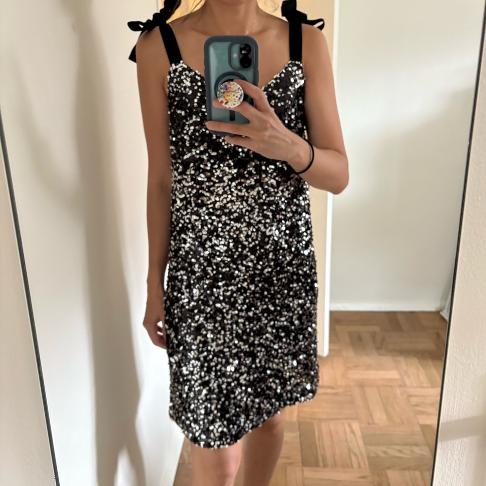 Elegant Black and White Sequin Wray Dress